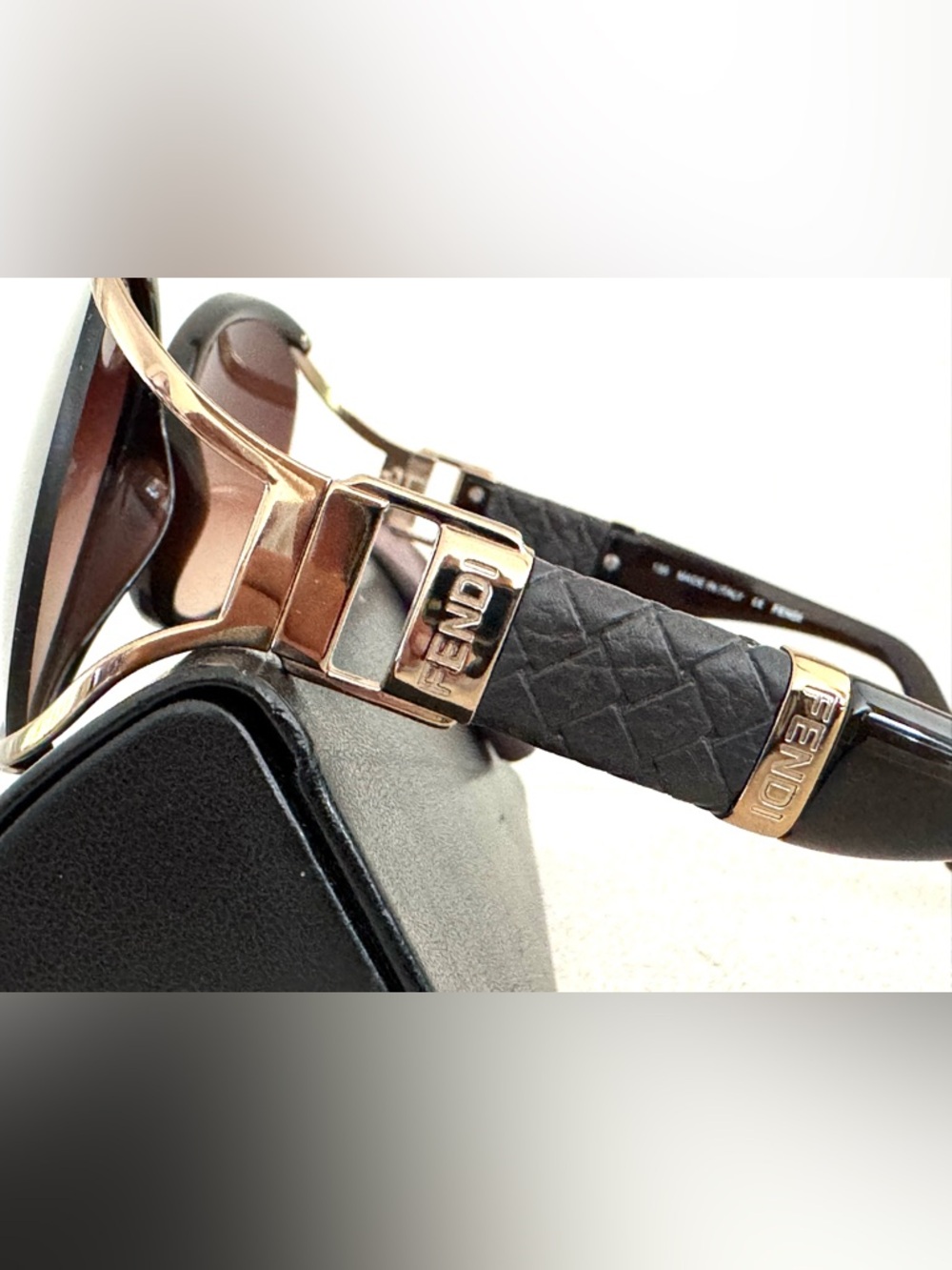 FENDI FS5048K Oversized Sunglasses Brown Gradient Gold Logo + Zucca Case